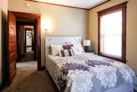 Two Bedroom Cutie in Midtown - 방갈로
