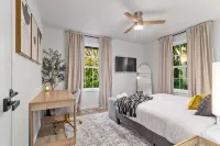 Oakside Retreat – Private Getaway with Huge Yard, Firepit and Game Room