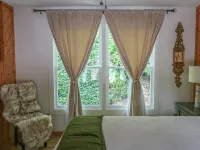 Charming 2Br Highlands Cottage with Cozy Fireplace, 3 Min to Main St & Dry Falls Hotels in Highlands