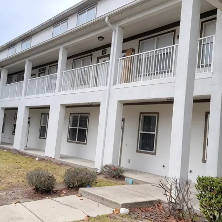 Pet-Friendly 2BR Condo Next to North Florida Hospital