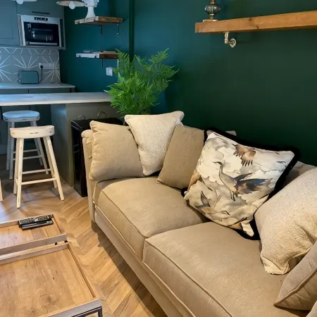 Luxurious one-bedroom seaside apartment Отели в г. Аймут