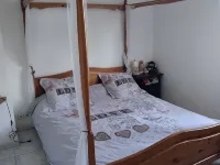Comfortable house 5 minutes from Aix-en-Provence Hotels in Venelles