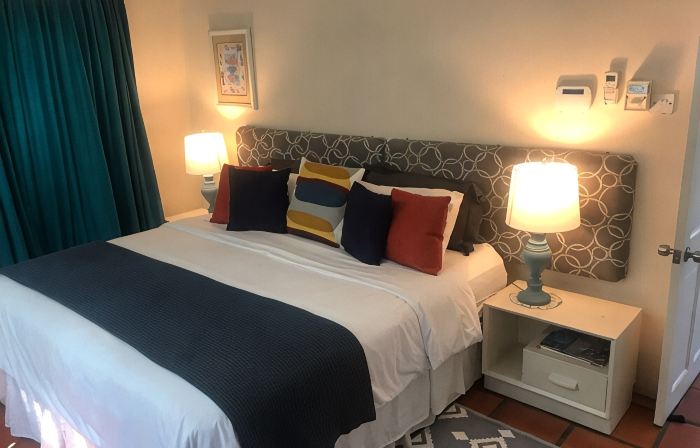 Charming 2 bedroom 2 shower room self catering  apt on a gorgeous quiet beach