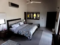 Villa with Golf Cart & Maid service - Homestays