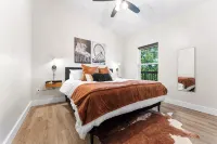 BRAND NEW: 3 Bed / 2 Bath Branson, Sleeps 8 + 2 Min to SDC - 4-Star