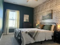 Luxury Townhome w/pool and shuffleboard. 30 min to Nashville!