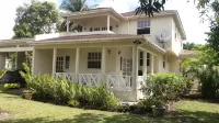 Apartment in quiet upscale Holetown area near Limegrove Centre and Beach - 2-Star