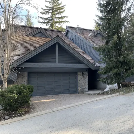 Whistler Village Premier Condo Ski-In Walk Up- Bike Park Direct Access - Hot Tub