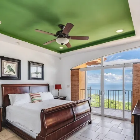 Unbelievable 3br Penthouse with amazing ocean views & private Rooftop patio