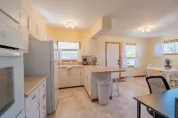 Newcastle Estate: 3 Bdrm Bungalow - North Side - Wi-Fi