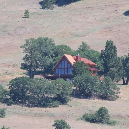 Sunset Chalet - 2300 sq.ft. Multi-Seasonal Retreat Only15 Minutes from Ashland !