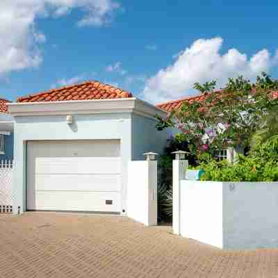 Tropical oceanfront villa, full AC, private pool, great diving and snorkeling Hotel Exterior