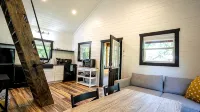 Tiny Home in Canyon Lake 5 mins to Lake & River, Prime Area, Pet Friendly -  Apartamentos vacacionales