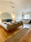 Modern Boho Cabin - Romantic Couples Getaway - Luxury Tub - 5mi from Helen - Chalets