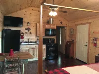 Romantic Ava Haus CABIN. 3 minutes to Main!See our other 4 Ava Haus rentals! - 샬레 호텔