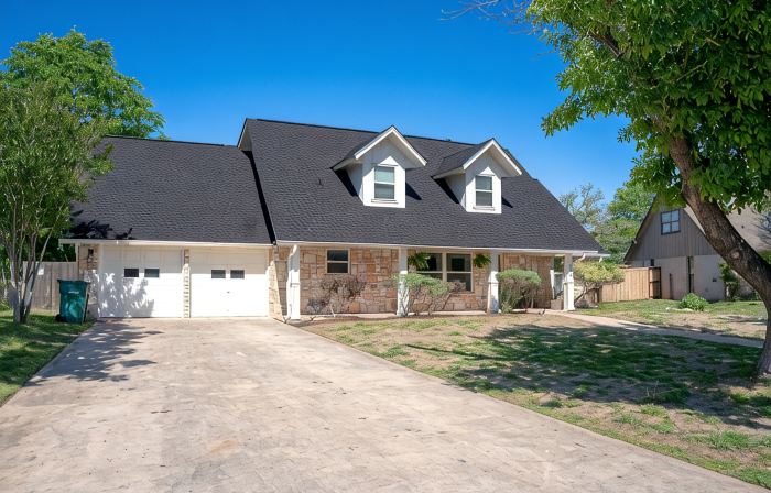 Beautifully remodeled Boerne Charm home located minutes from downtown