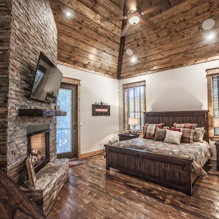 Lusa Nita Retreat – Luxe Lodge w/ Hot Tub, Sauna & Stunning Outdoor Living!