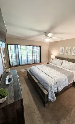 Cozy Mountain Vibes @ Dobie Condos, - Location Location Location! - Balkoner