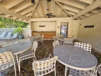Family Retreat Resort Condo- Full Kitchen, AC, Laundry- Walk to Beach and Shops - 4-نجوم