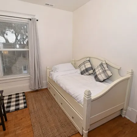 Charming Vintage Farmhouse 3 Bedroom Oasis