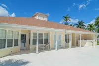 Cozy 1-bedroom condo in sunny Indialantic with AC, fitness room, WiFi - Bintang 3