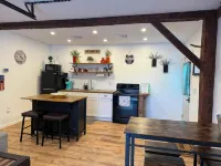 Charming 1-bedroom apartment in Greene for up to 4 guests, family & dog friendly Hotels in Chenango County