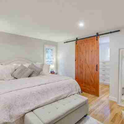 Coastal Cape Cod 3 bedroom close to the beach, bike path & ponds! Rooms