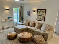 Centrally located 5 bedroom house with parking - Bungalows