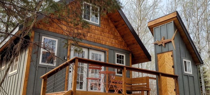 House of the Grouse -  Charming  River-side Cabin and Sauna! Hotels in Cook County