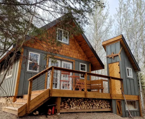 House of the Grouse -  Charming  River-side Cabin and Sauna! - Alphydda