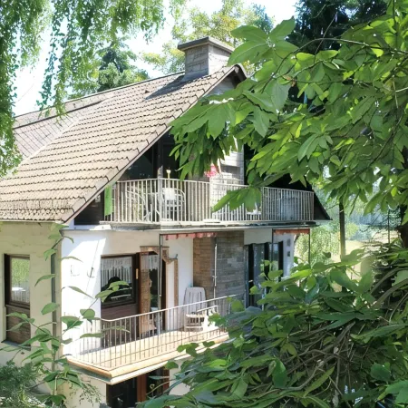 Cozy, comfortably furnished apartment for up to 7 people with balcony