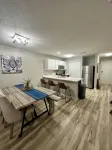 Very short walk to Downtown!  Completely renovated.  Sleeps six. - บูติค