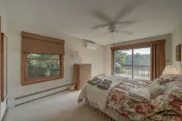 Private Lakefront on Fairview Lake - Sleeps 6-8 - Balcony