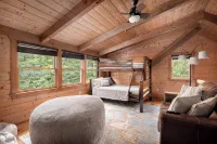 Shenandoah Log Cabin *Hot Tub Indoor Fireplace* - Boutique