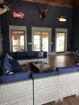 BEAUTIFUL WATERFRONT HOME WITH BOATHOUSE AND HUGE PORCHES! - 民宿
