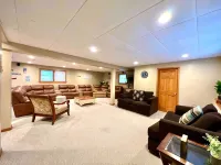 HillTop Manor-Spacious 6BR+PS5+FirePit+Pool Table - Wifi