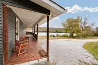 Big Riverfront House Near Beach Access, Cvg, & Downtown - 2-stjärniga