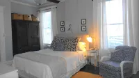Downtown Victorian Flat Great Location and free Parking - Homestays