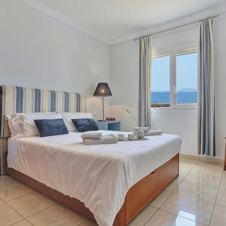 CASA ELENA EXCELLENT VIEWS NEXT TO THE SEA