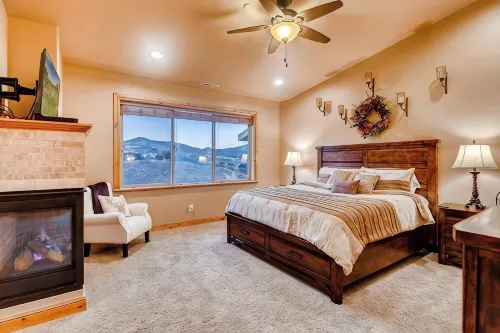 Escape the Heat! Minutes from the Lake with Stunning Mountain Views. - واي فاي