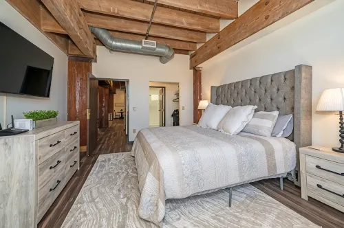 Lake Superior Loft - Sleeps 10, Heart of Canal Park, Lake Superior View - Apartments