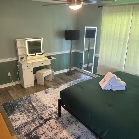Charming 3-bedroom house with WiFi and AC a short drive from the beach!