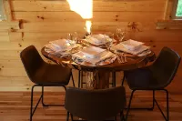 ParadisePeak Hummingbird Cabin with Indoor Jacuzzi in the Heart of Amish Country - Balkon