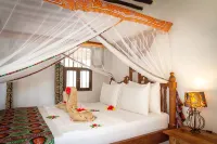 Frangipani Suite - Deluxe Triple Seaview with AC - Condos