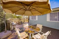 Pet-Friendly. Fully fenced yard - 샬레 호텔