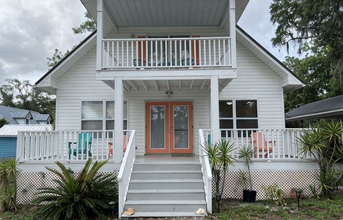 Cozy 3 bedroom 2 bath with views of the River