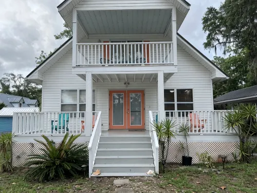 Cozy 3 bedroom 2 bath with views of the River - Boutique