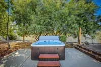 Most Sought-after STR in Wine Country. Now with a Professional Pickleball Court! -  Ferienhäuser