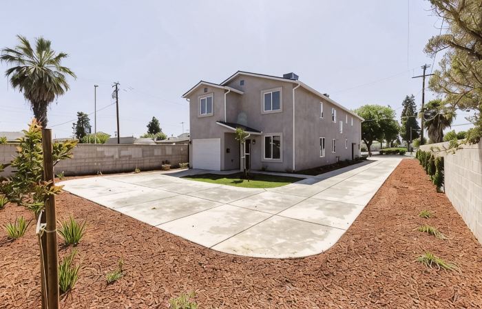 Downtown Hanford Getaway - New 4 bed, 3 Bedroom, 2.5 Bath