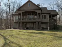 Lake Front, Quiet, Private cove on 4.75 acres, Canoe, 2 Kayak, 2 boat docks - 3-Star